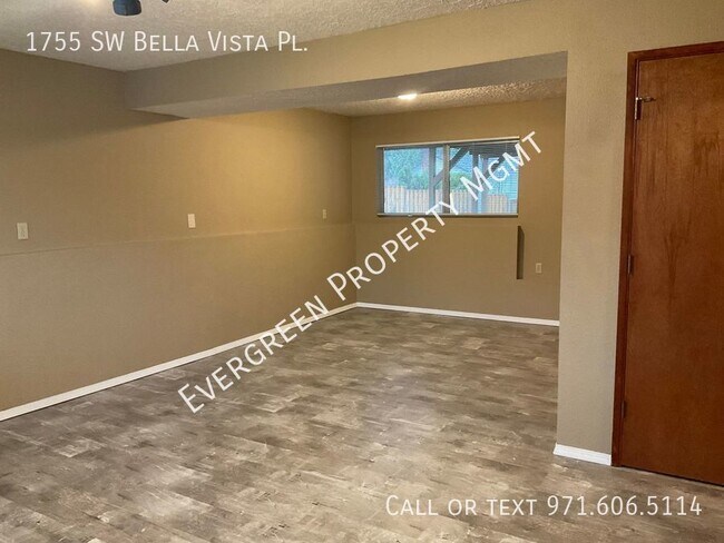 Building Photo - 3BR/2BA Open Floor Plan Kitchen Home- Spac...