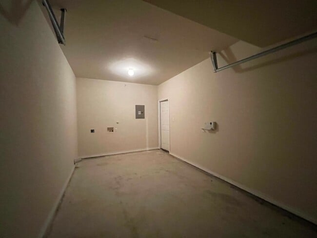 Building Photo - END UNIT Town home for rent