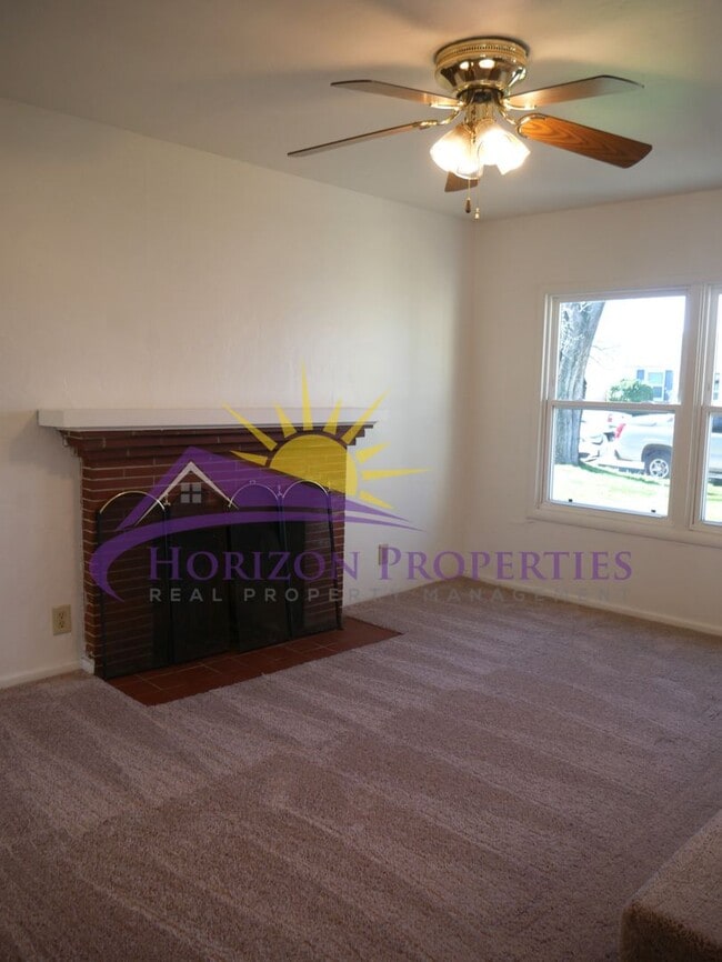 Building Photo - Unique 3 Bed 1.5 Bath 1,173 Sq. Ft. South Sacramento Home in Freeport Village