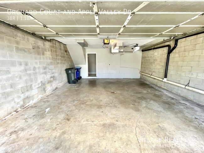 Building Photo - 2-car garage! Roomy 3-bed townhome in Dall...