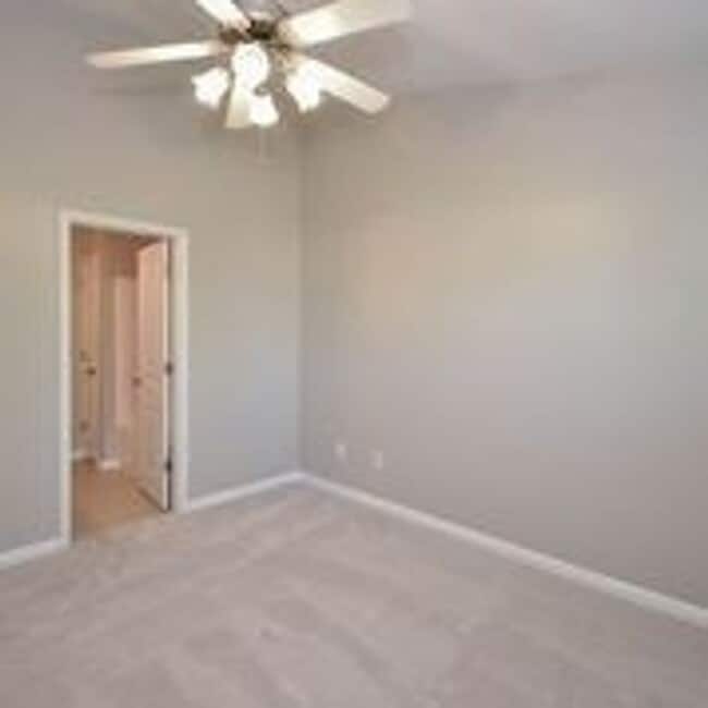 Building Photo - Lovely, Move in Ready 2 Bedroom in Stallin...