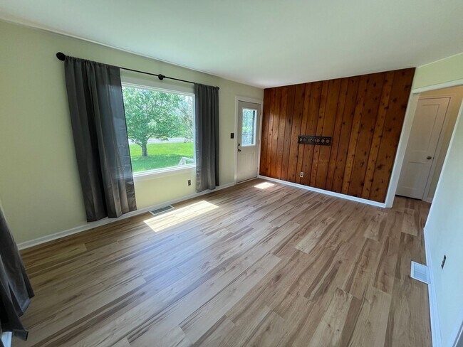 Building Photo - Two Bedroom Single Family Home on 3 Acres!