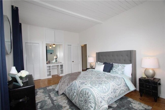 Building Photo - 167 Coggeshall Ave