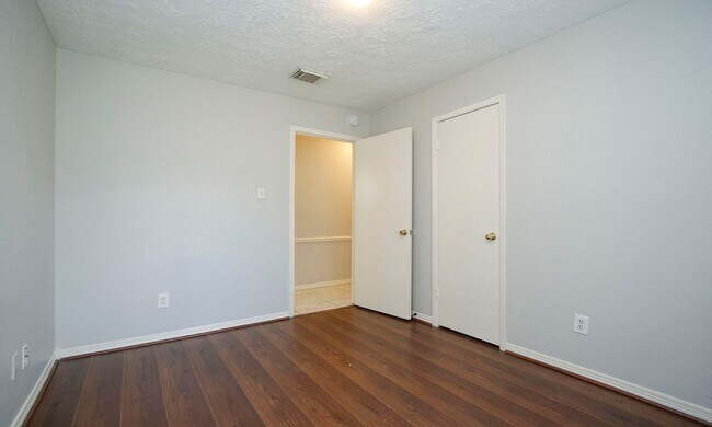 Building Photo - 4 Bedroom 2 Bathroom Cypress Home with Fireplace and Fenced Backyard