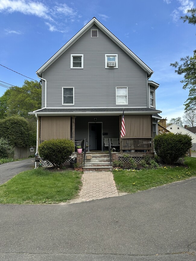 Primary Photo - 74 Grassy Plain St