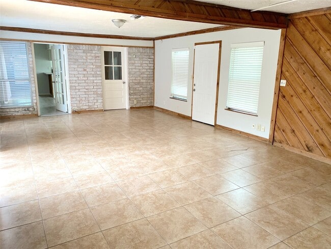 Building Photo - 22303 N Fork Dr