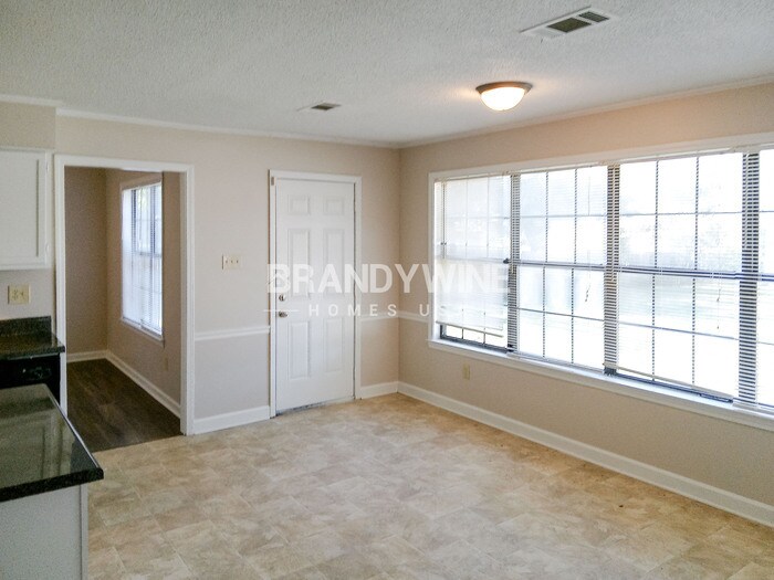 Building Photo - 4454 Mayo Ave