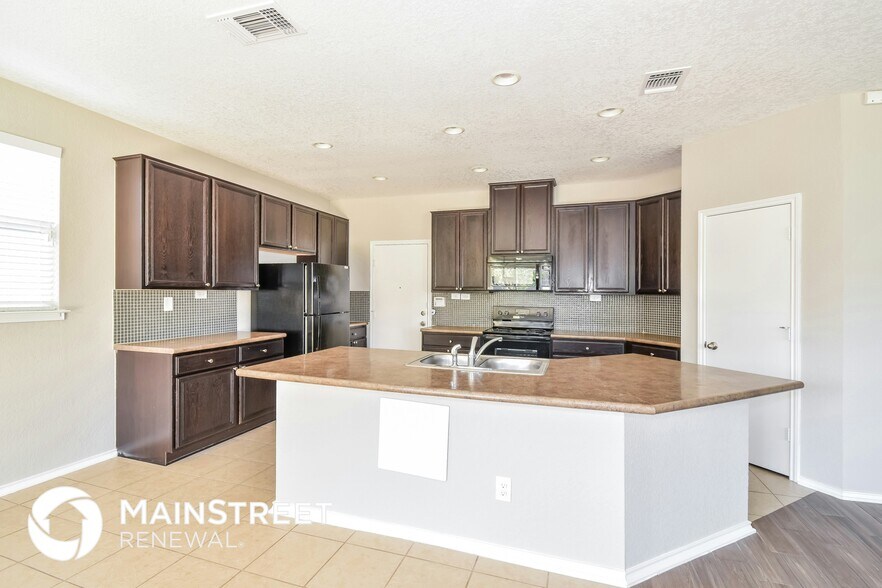 Building Photo - 7906 Horse Hollow