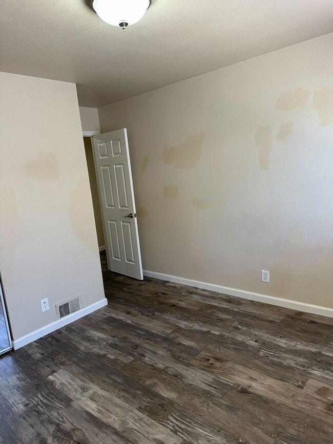 Building Photo - Comfortable 2-Bedroom Unit in North Sacram...