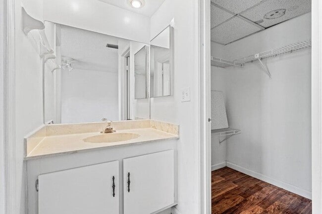 Building Photo - 4151 Oak Terrace Dr