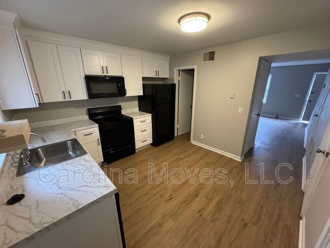 Building Photo - 160 Pine Creek Ct Ext