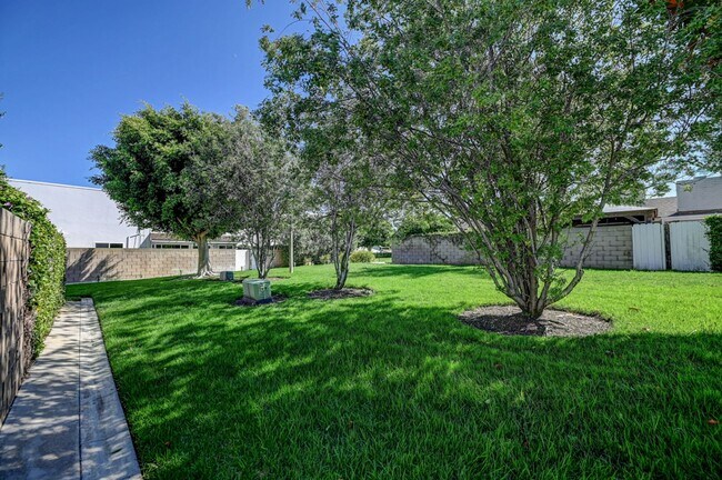 Building Photo - Updated, 3 bedroom 2.5 bath townhouse located in the Newport Riviera Community