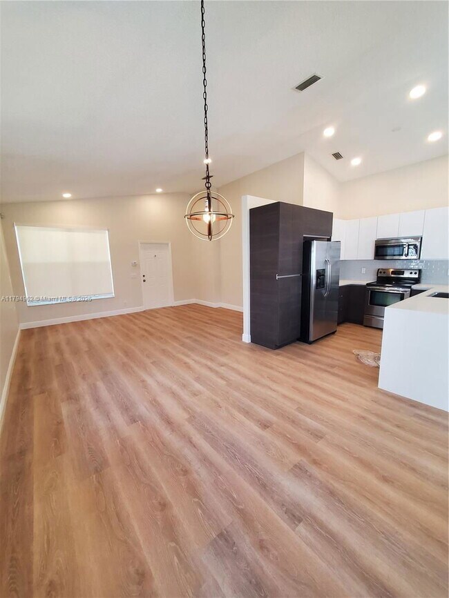 Building Photo - 858 Briar Ridge Rd