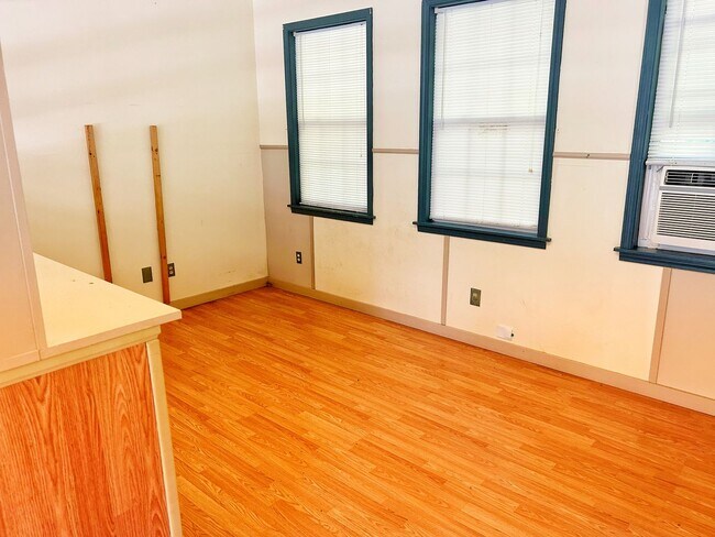 Building Photo - One Bedroom Studio