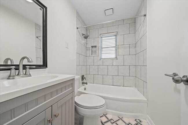 Building Photo - 1554 Estate Dr