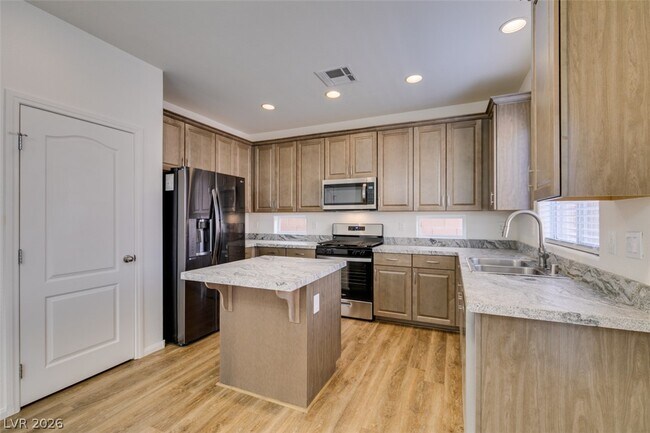 Building Photo - 685 Taliput Palm Pl