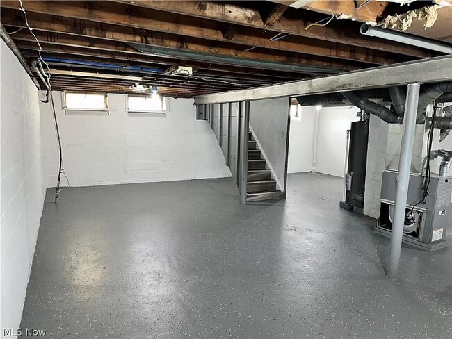 Building Photo - Lovely 4 Bedroom 1 Bathroom House in Cleveland