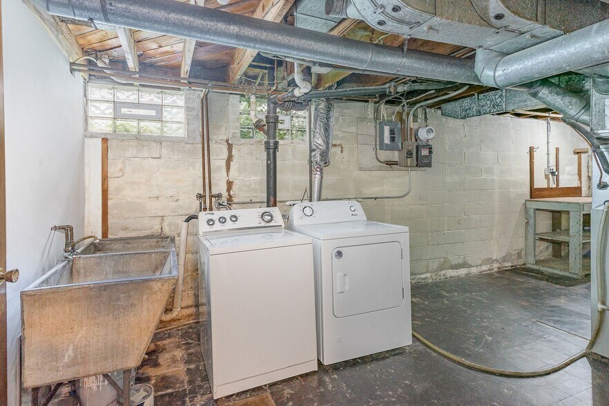 Building Photo - 1270 Hubbard Ave