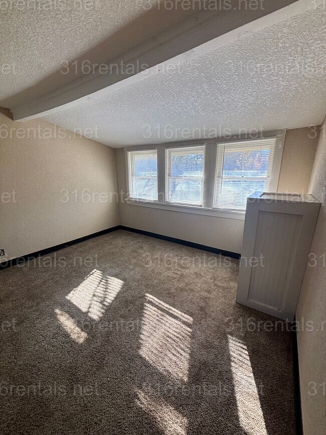 Building Photo - Rental Available NOW!