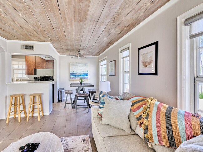 Building Photo - 1214 E Atlantic Ave