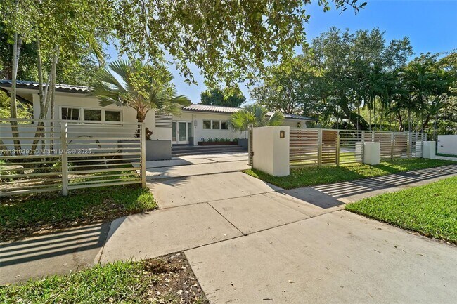Building Photo - 18 Samana Dr