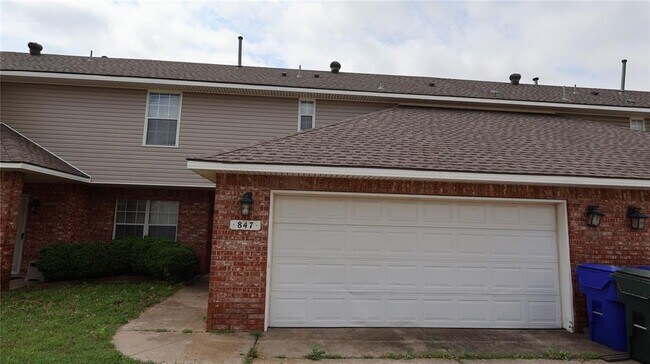 Building Photo - 847 Rambling Oaks Dr