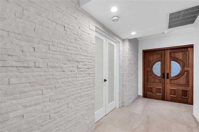 Building Photo - 141 Crandon Blvd