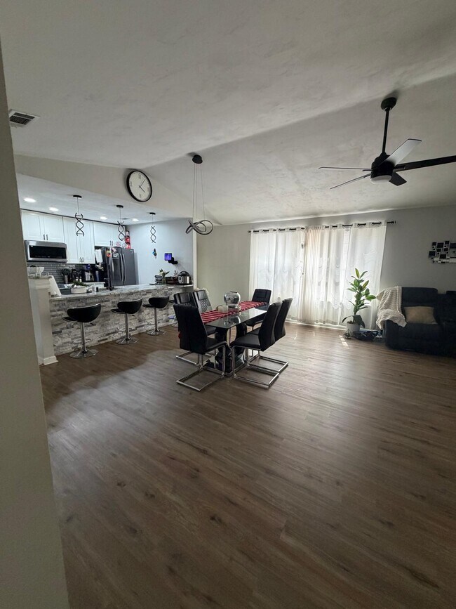 Building Photo - 4540 Eltham Park