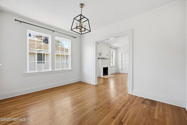 Building Photo - 3110 Oak St