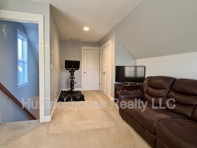 Building Photo - 515 Dubois Court