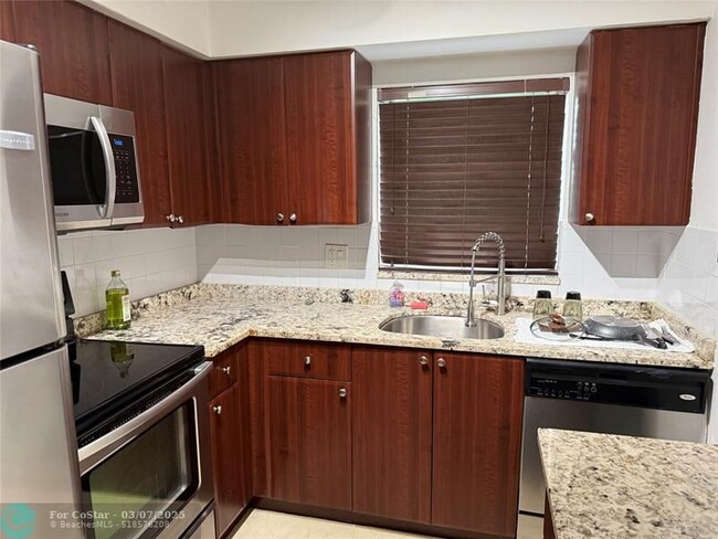 Building Photo - 2600 S Ocean Dr