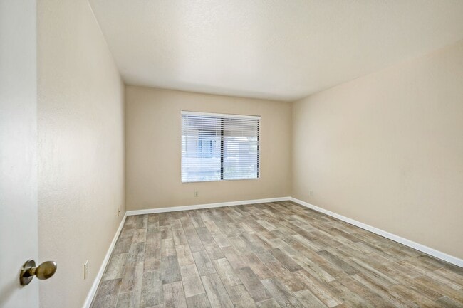 Building Photo - Colette Circle Condo
