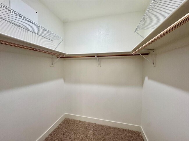 Building Photo - 814 NE Hts Ln