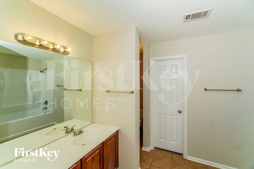 Building Photo - 3838 Sausalito Fern