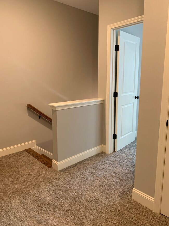Building Photo - 3 Bedrooms 2.5 Baths  Condo in Downtown Watkinsville!