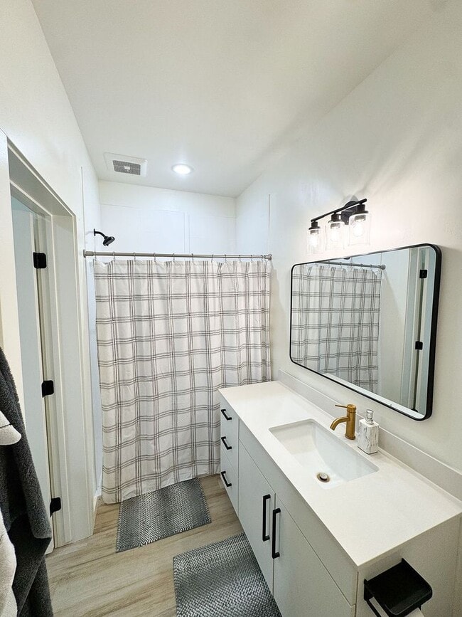 Building Photo - Beautiful Condo For Rent In Rexburg!