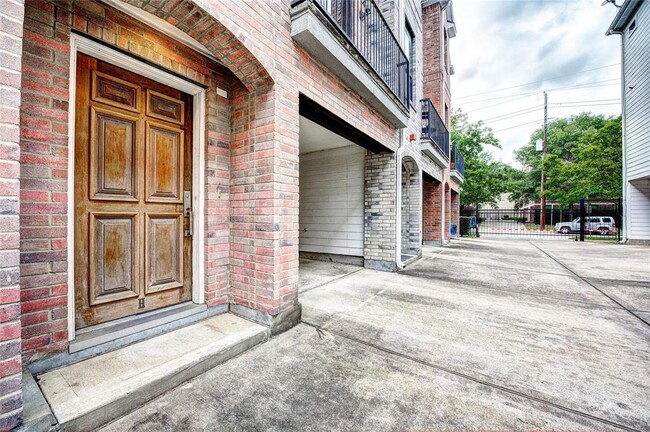 Building Photo - 202 McGowen St