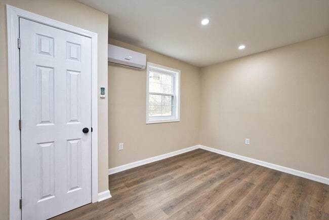 Building Photo - 4 Water St