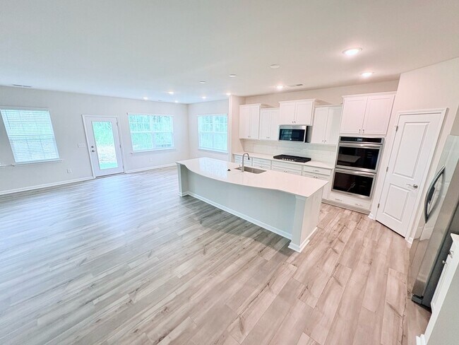 Building Photo - 137 Somerset Ln