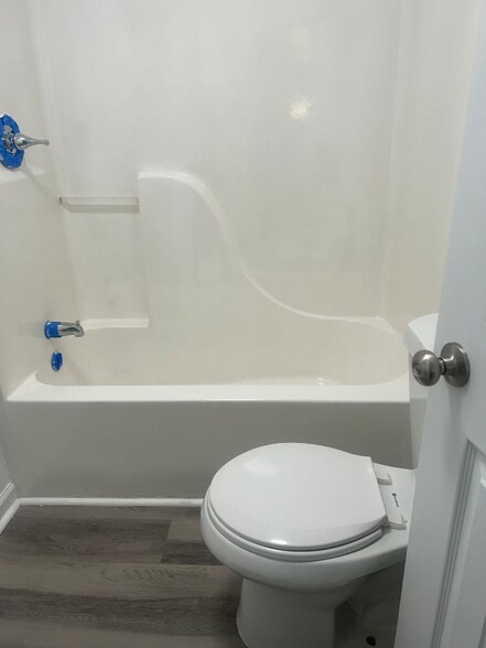 Building Photo - 722 Langley Ave