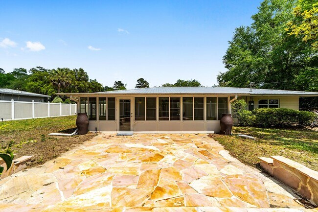 Building Photo - Beautiful 3/2 in Forest Ridge