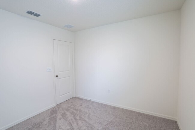 Building Photo - 2950 Lavanda Dr