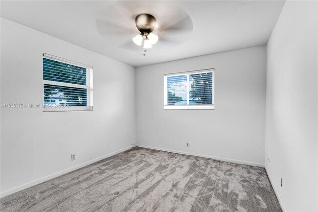 Building Photo - 7621 SW 146th Ave