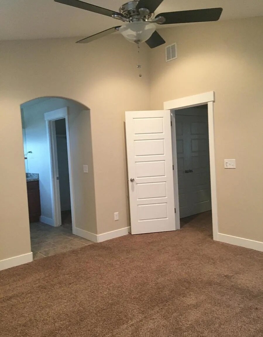Building Photo - 6923 S Village River Ln