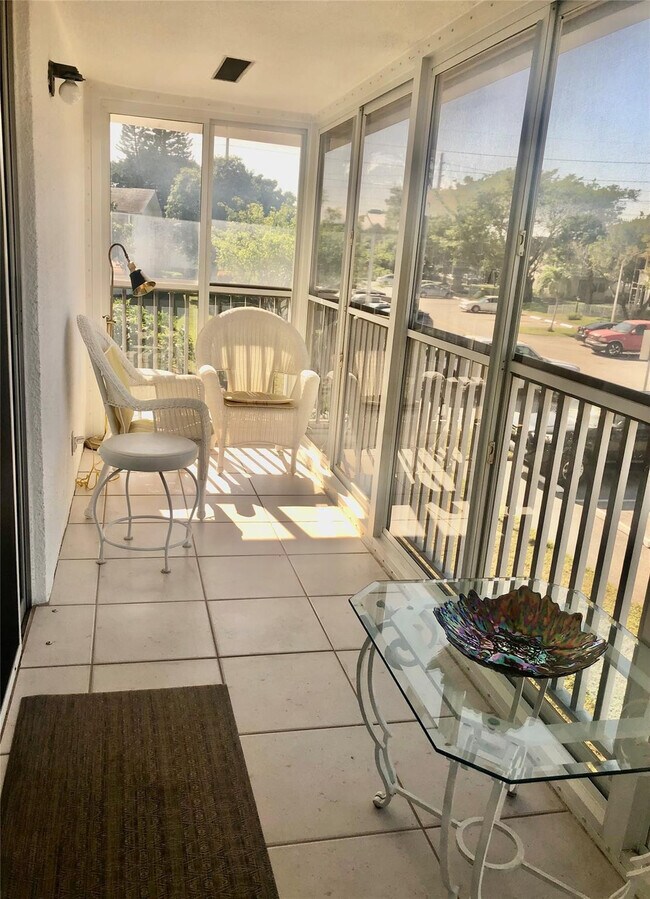 Building Photo - 137 Farnham F