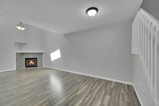 Building Photo - 3 Bed/1.5 Bath - Townhome in Colorado Spri...