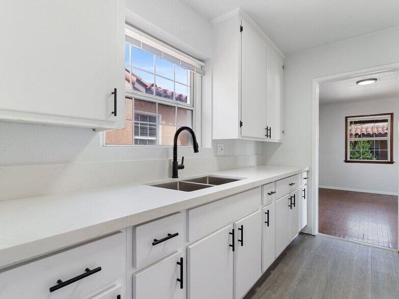 Building Photo - 801 St Louis Ave