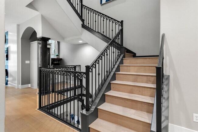 Building Photo - 1529 Barton Springs Rd