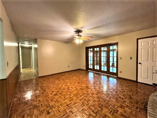 Building Photo - 1112 SW 67th St