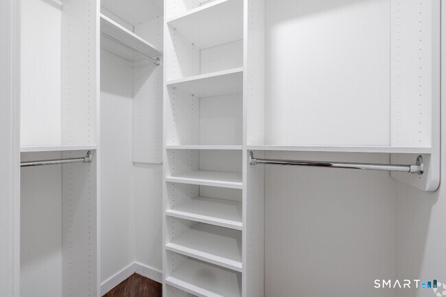 Building Photo - 424 Main St